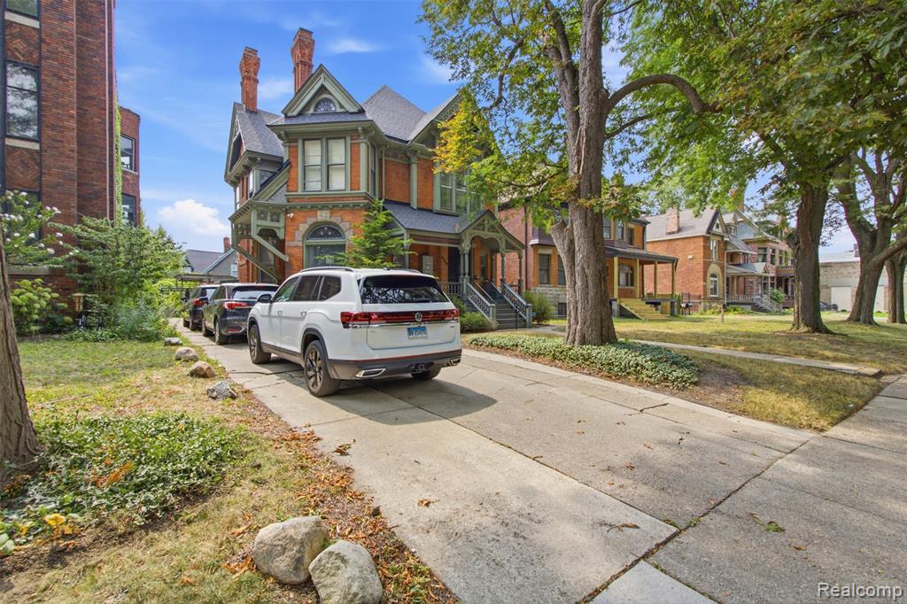 main property photo 40
