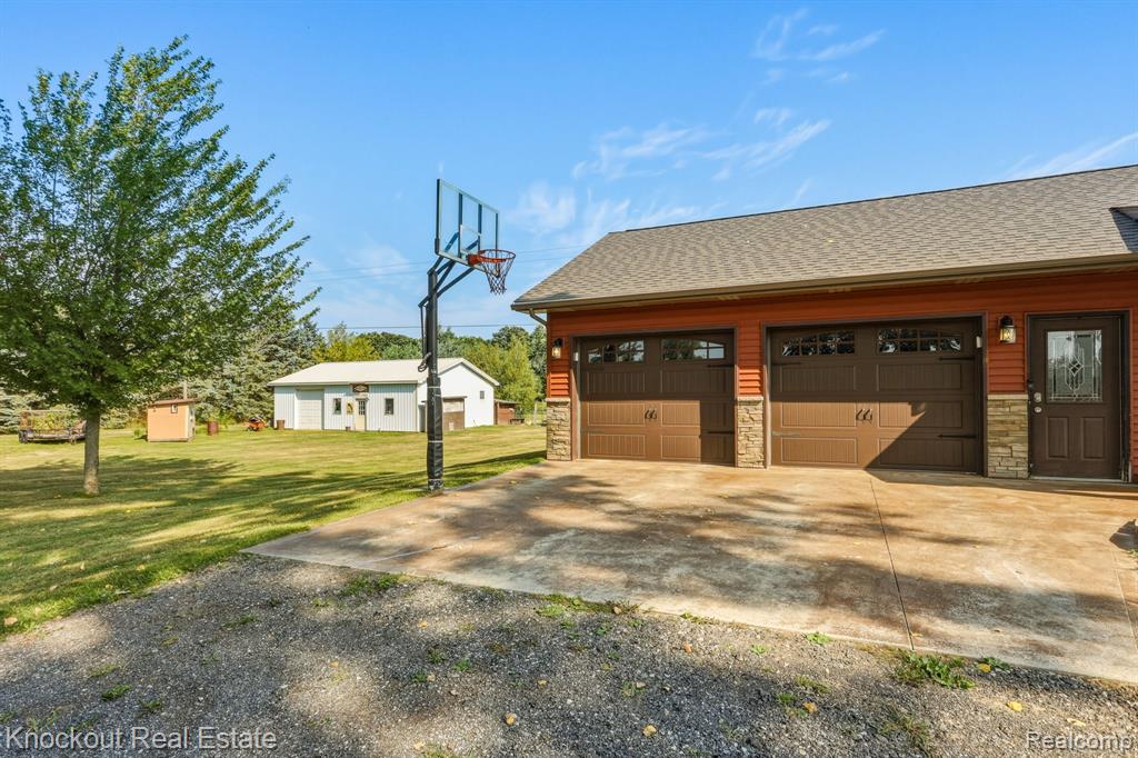 main property photo 40