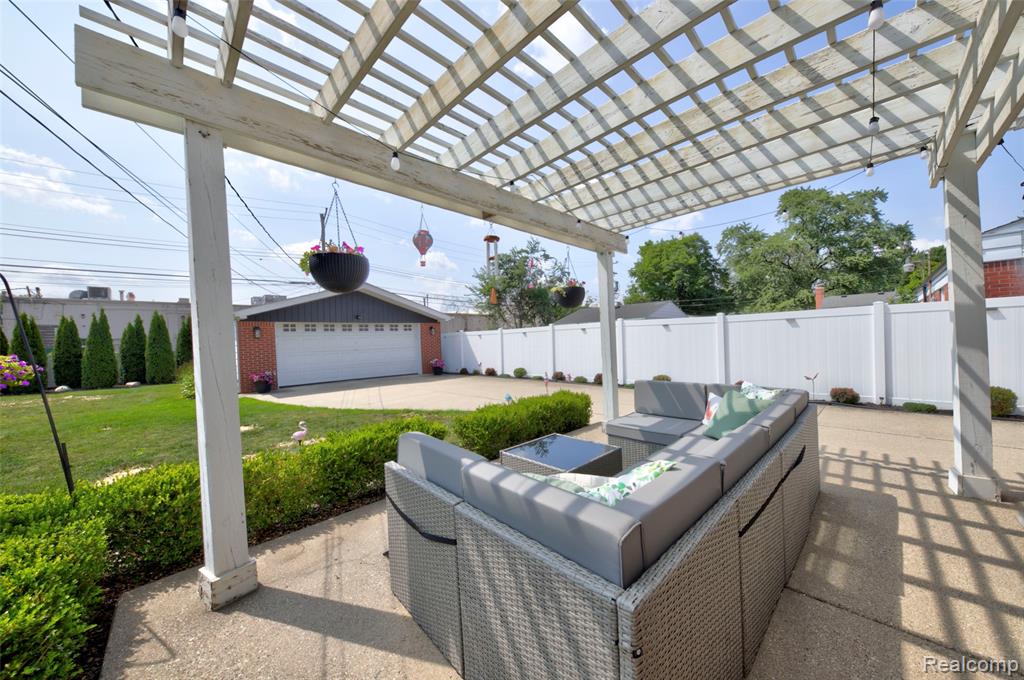 main property photo 36