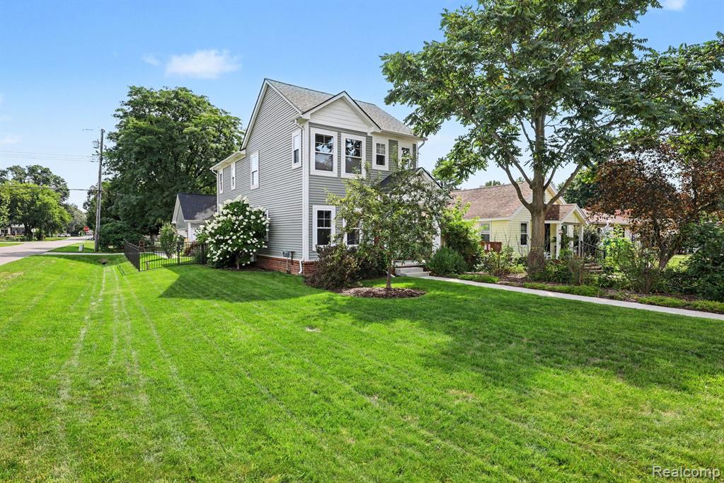 main property photo 32