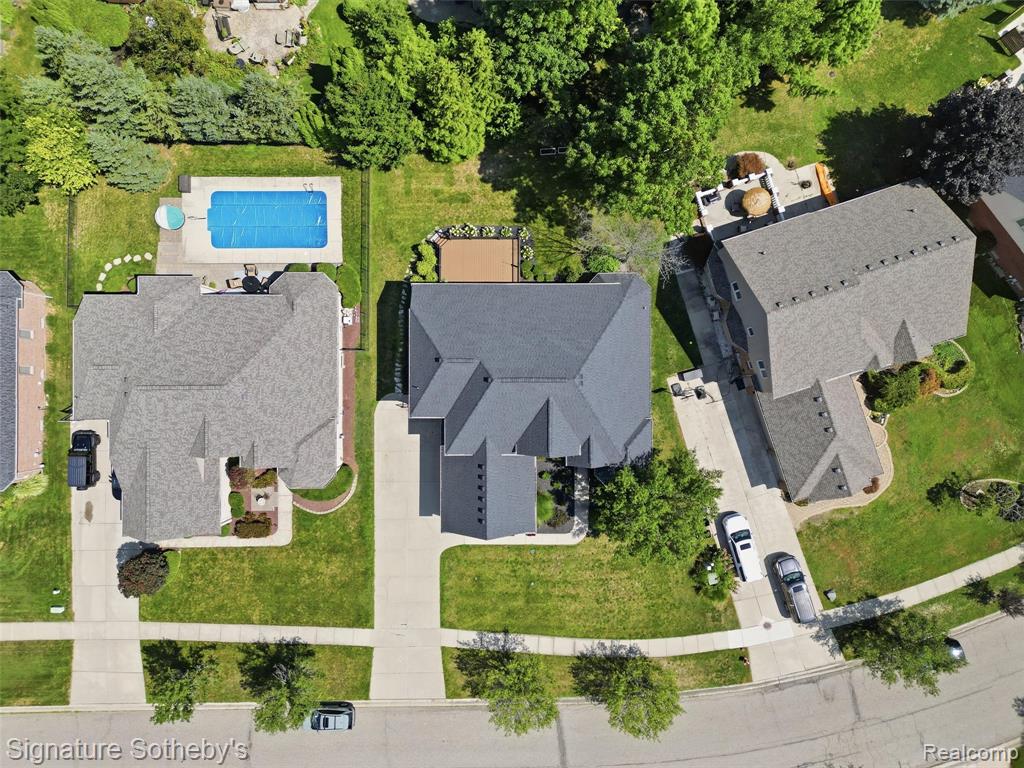 main property photo 14