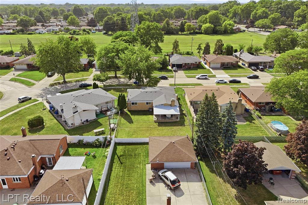 main property photo 13