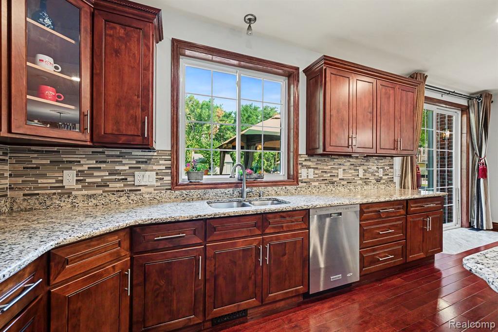 main property photo 20