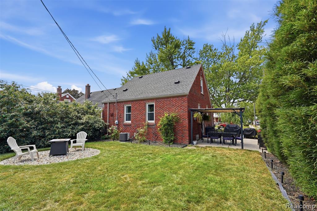 main property photo 34