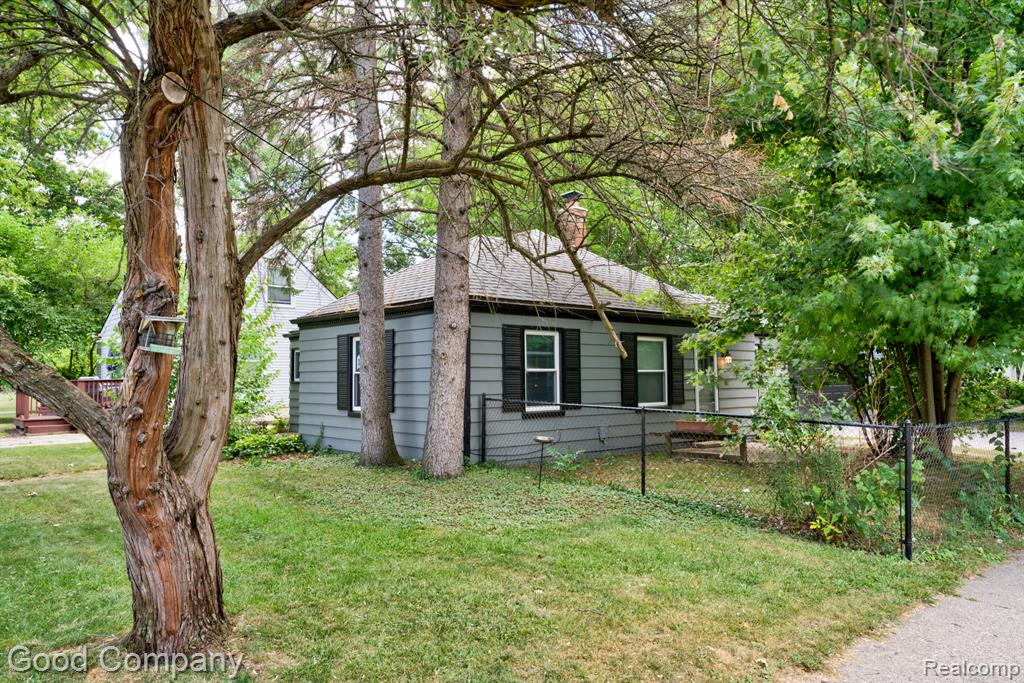 main property photo 37