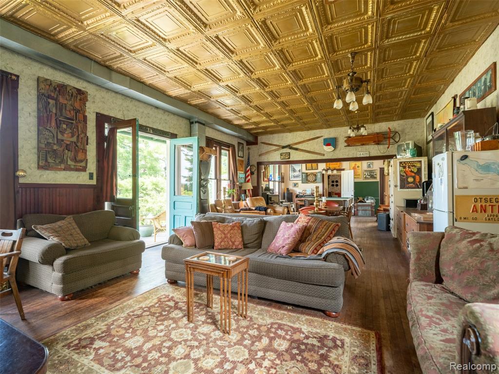main property photo 6