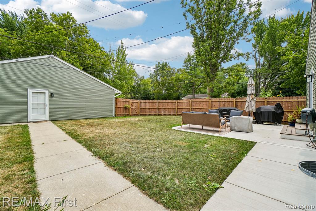 main property photo 38