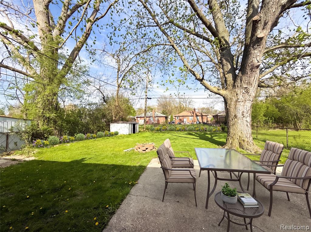 main property photo 28