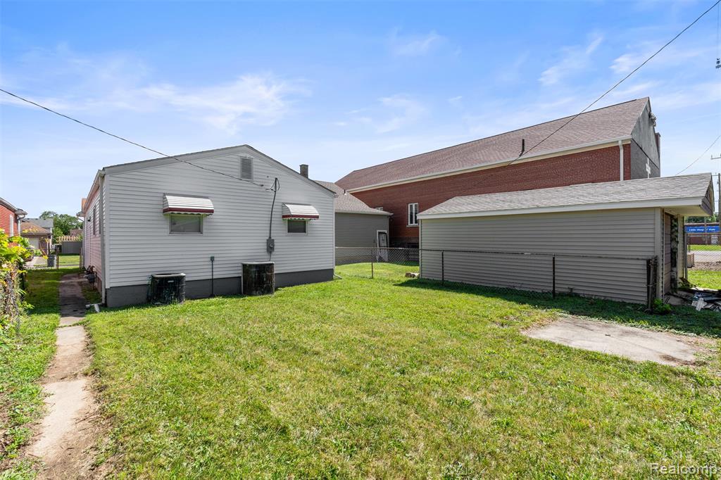 main property photo 23