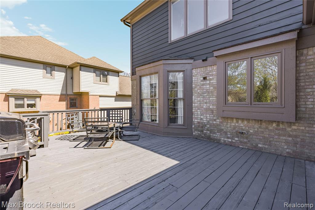 main property photo 28