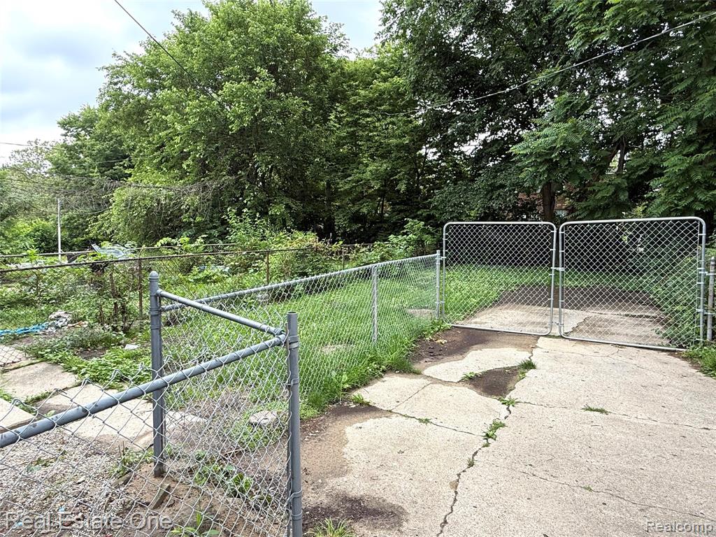 main property photo 8