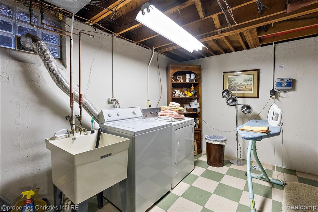 main property photo 40
