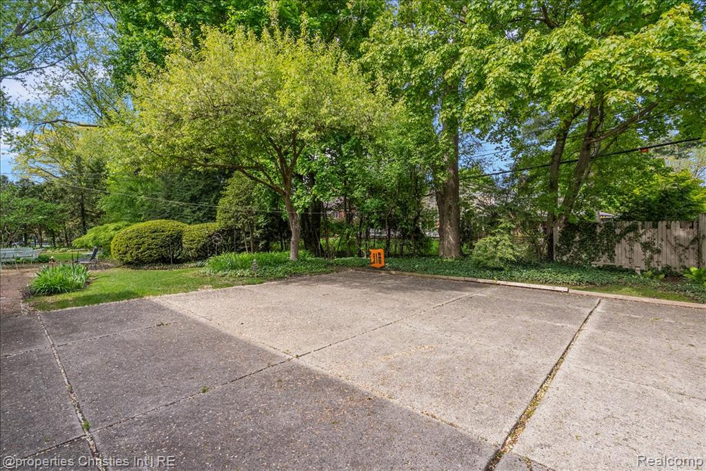 main property photo 41