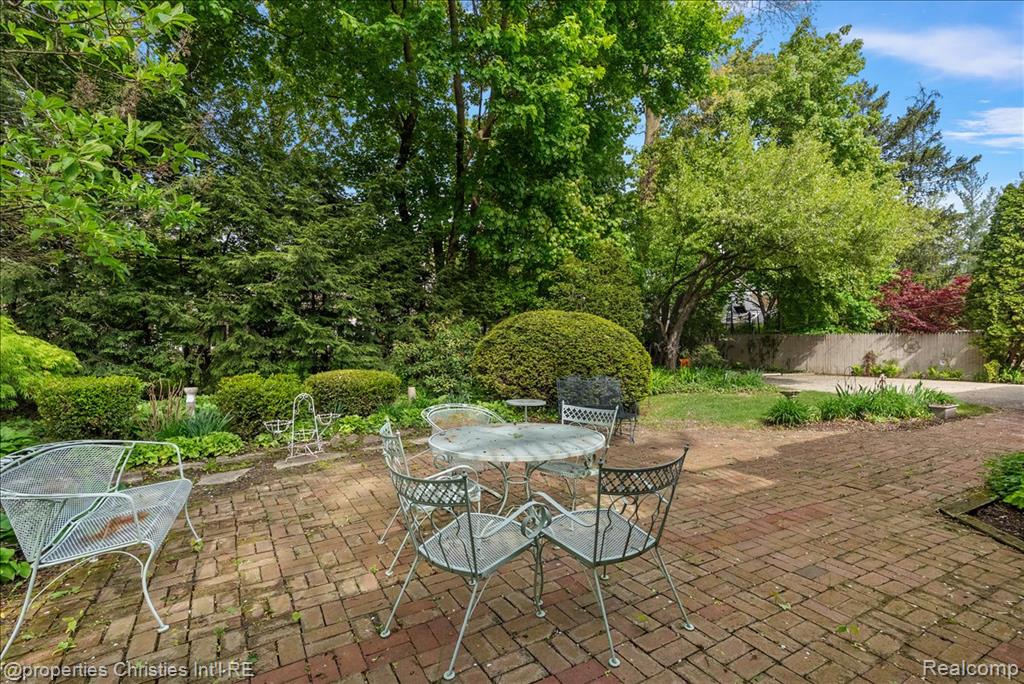 main property photo 44