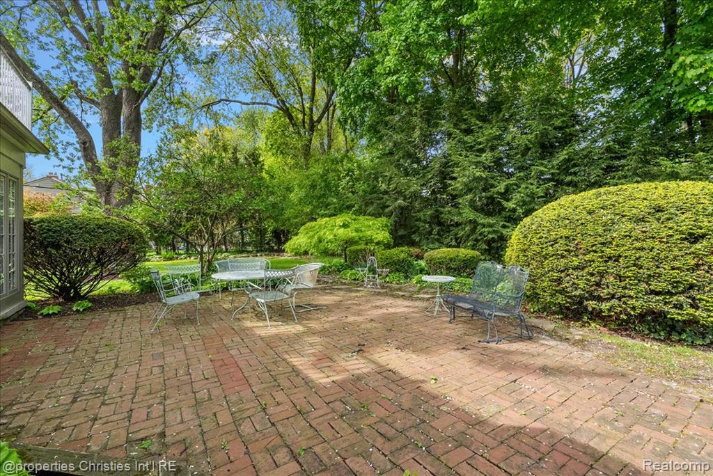 main property photo 45