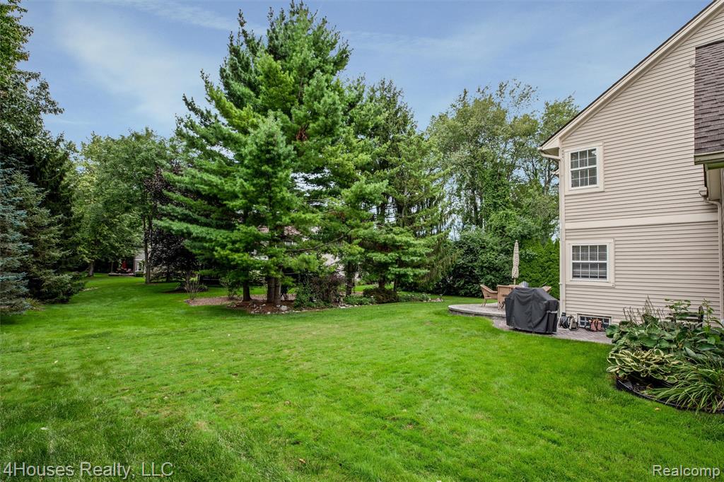 main property photo 32
