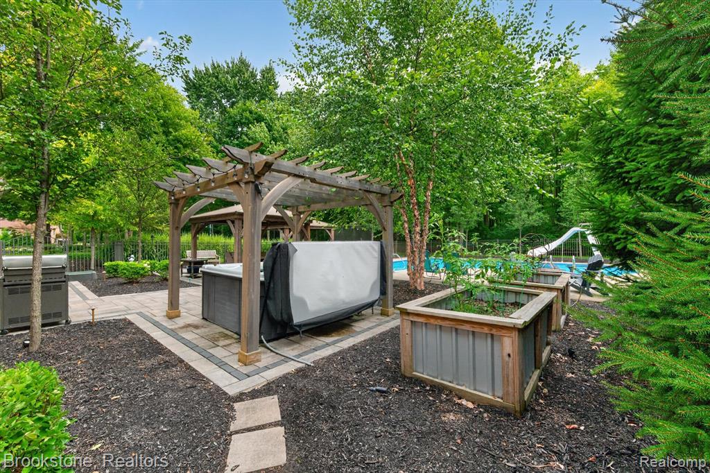 main property photo 60
