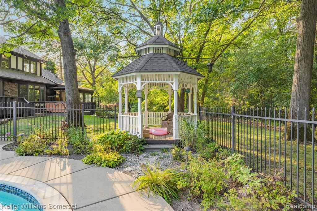 main property photo 68