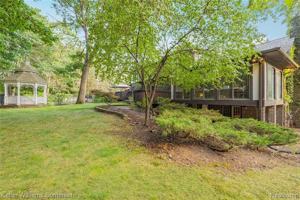 main property photo 77