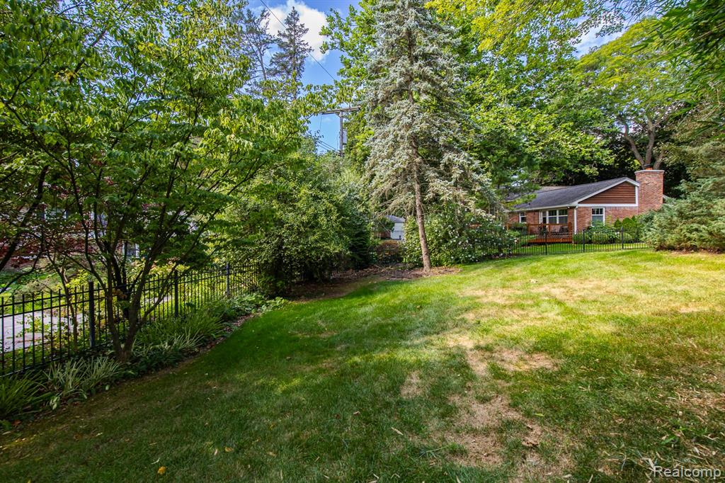 main property photo 46