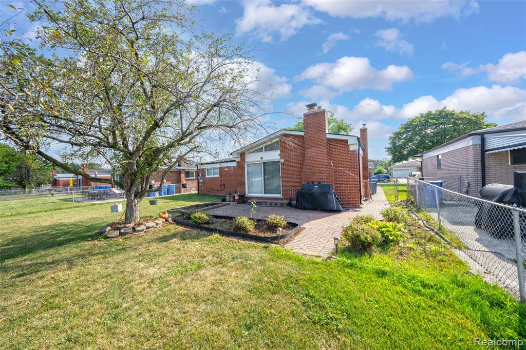 main property photo 34