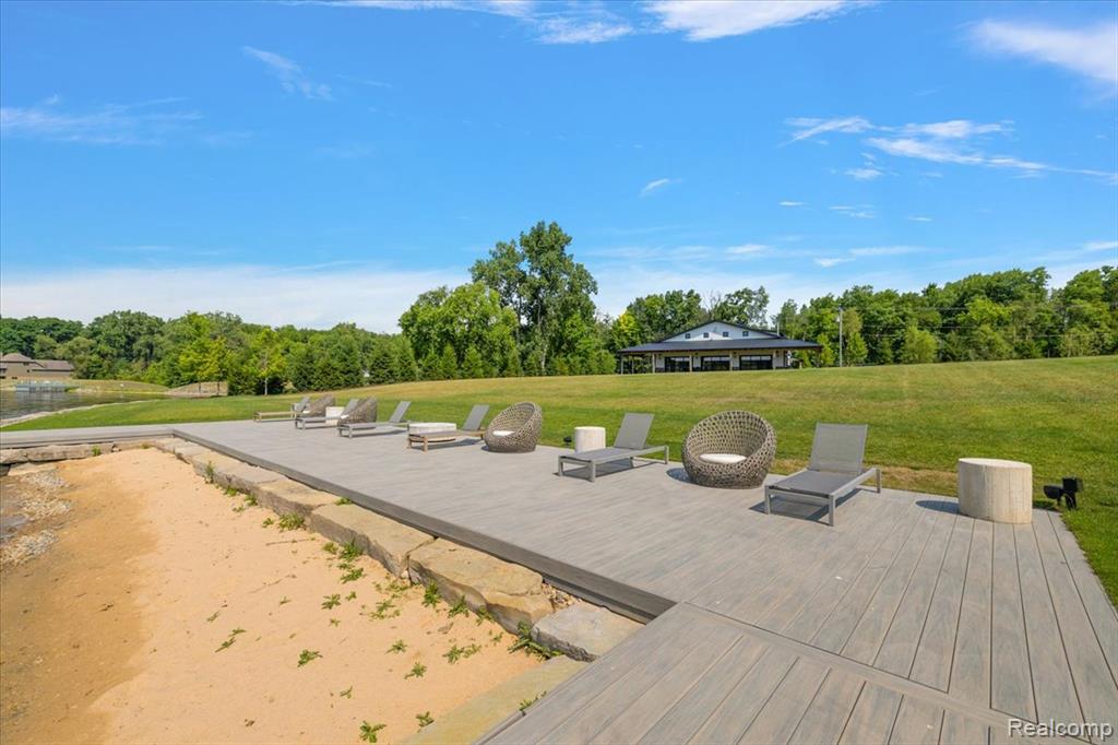 main property photo 10