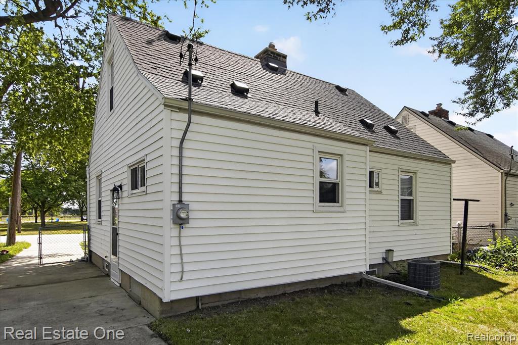 main property photo 31
