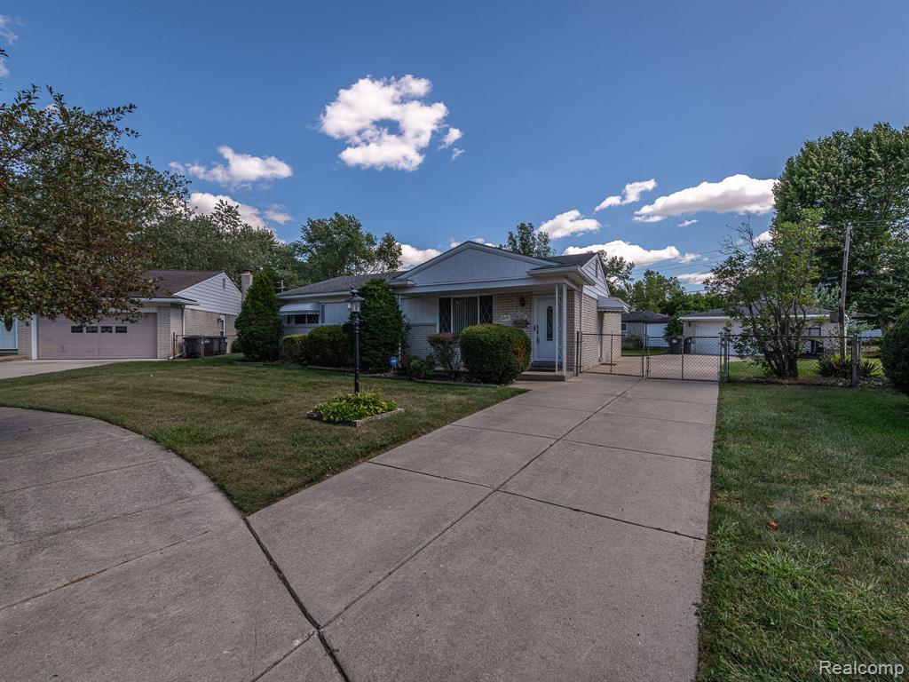 main property photo 29