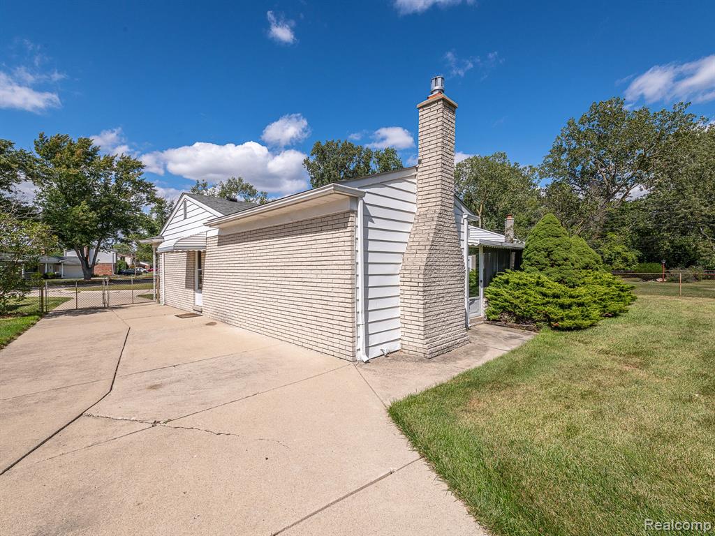 main property photo 33