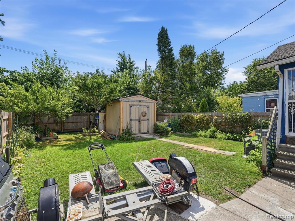 main property photo 23