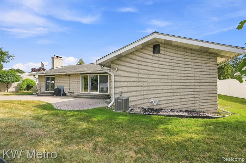 main property photo 16