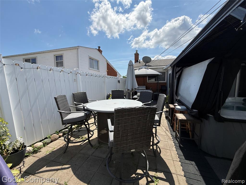 main property photo 23