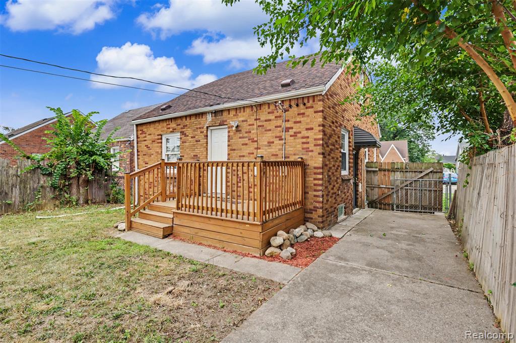 main property photo 30