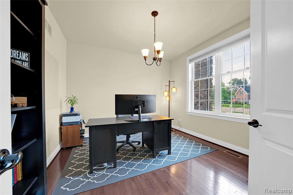 main property photo 16