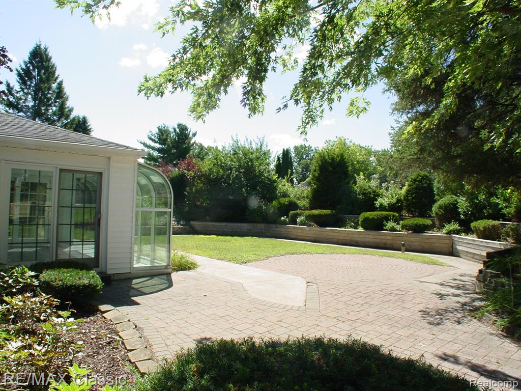 main property photo 20