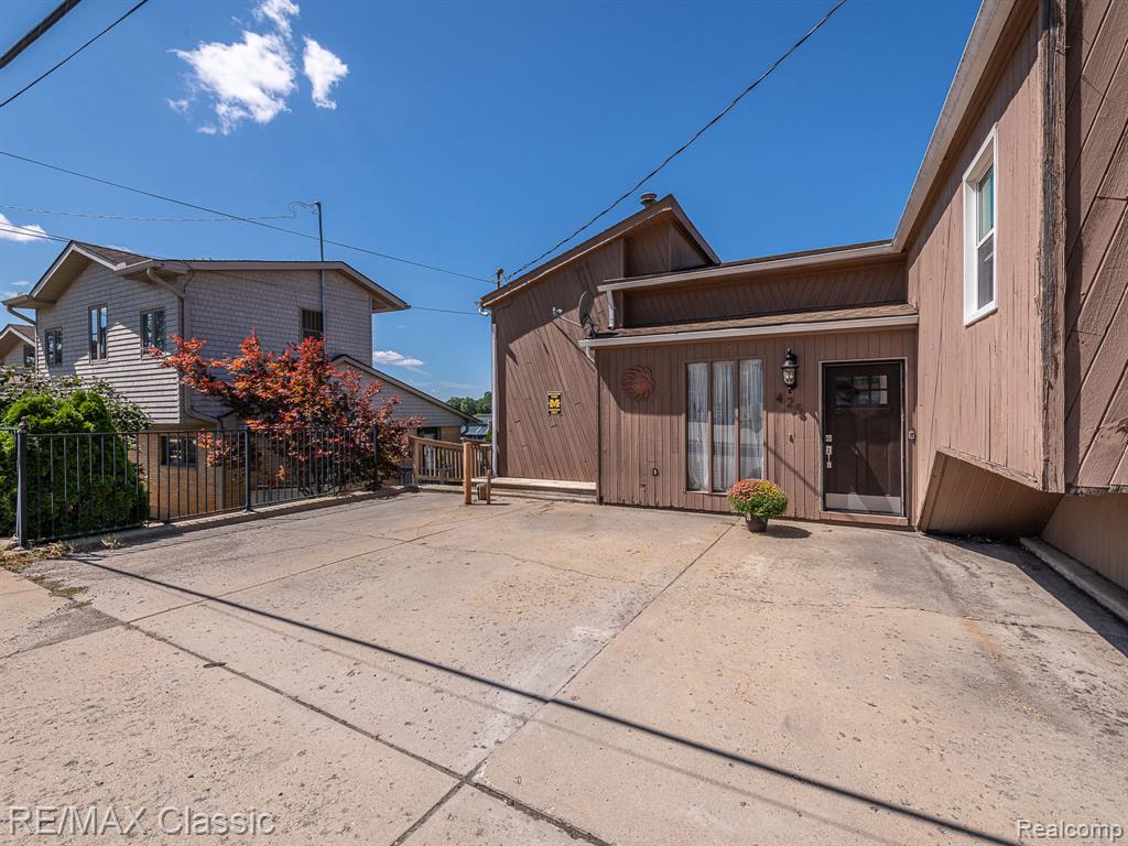 main property photo 33