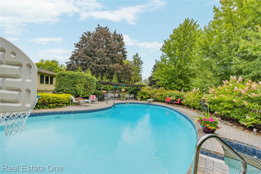 main property photo 78