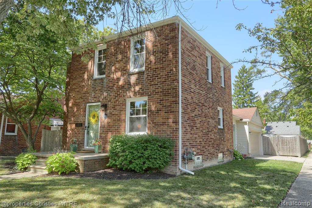 main property photo 30