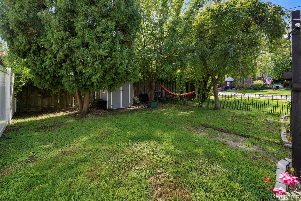 main property photo 37
