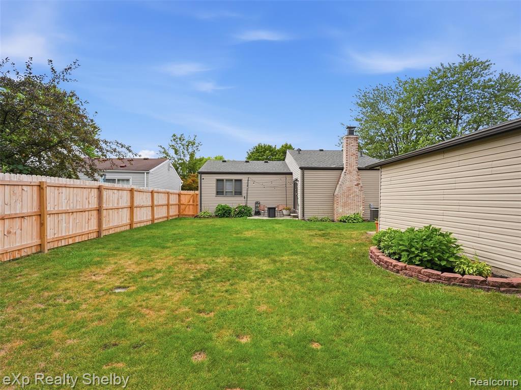 main property photo 37