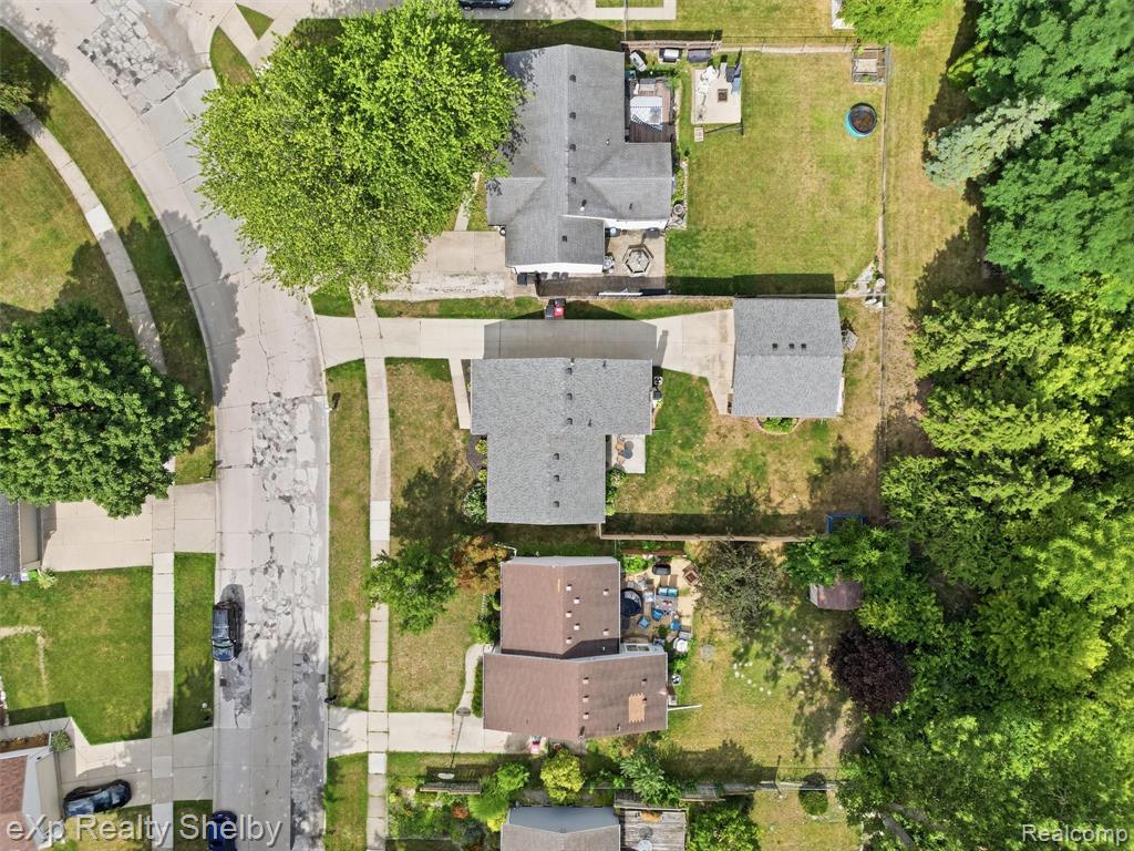 main property photo 40