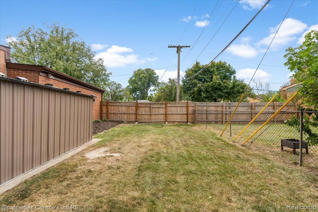 main property photo 32