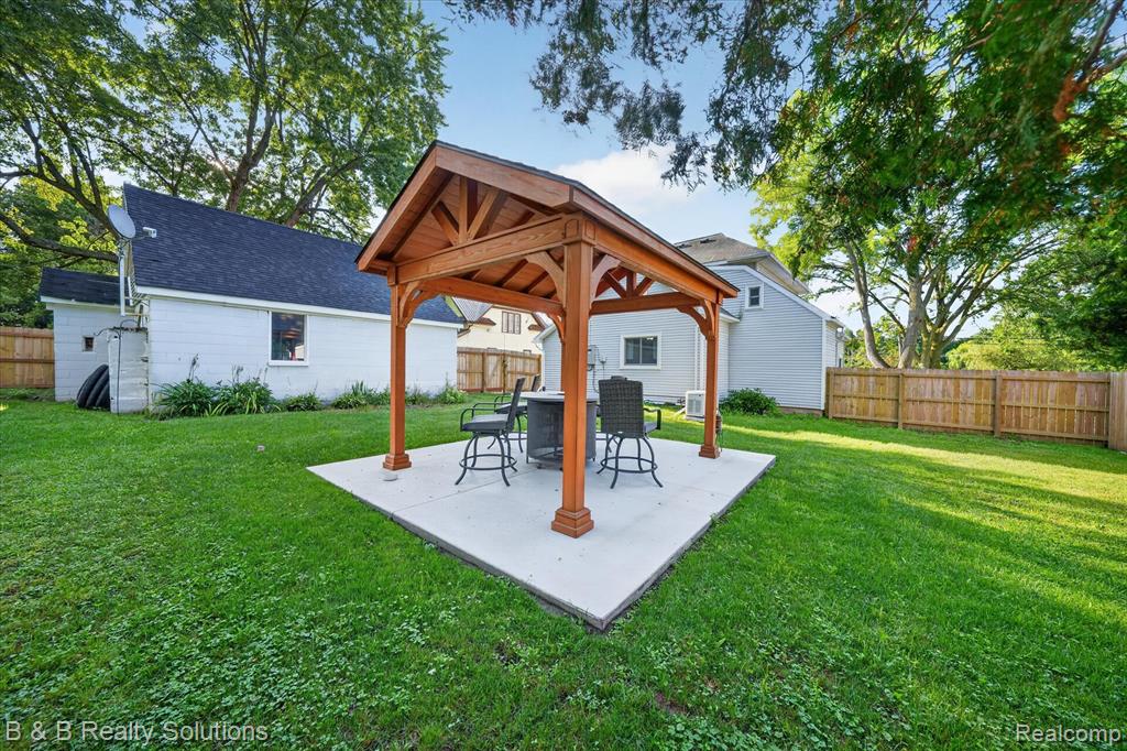 main property photo 47