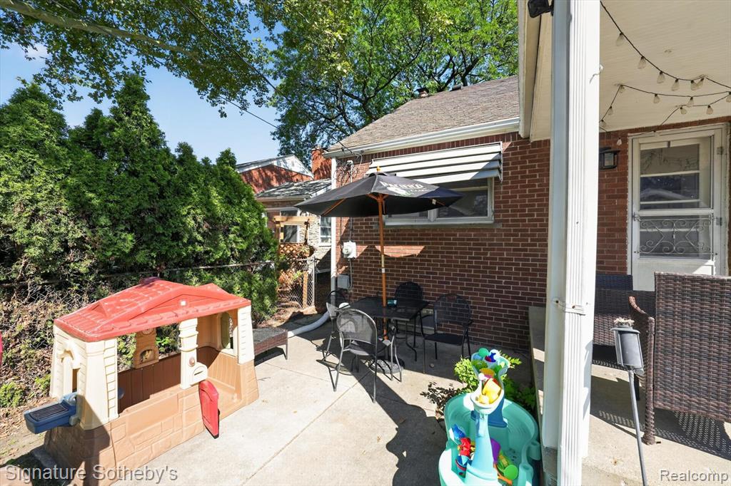 main property photo 34