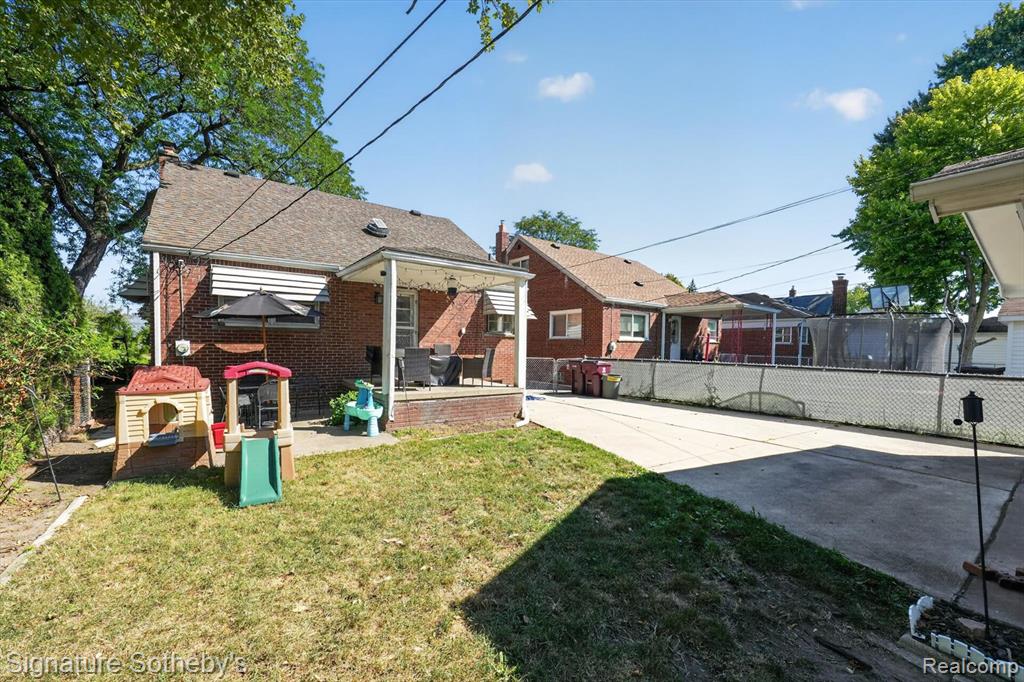 main property photo 37