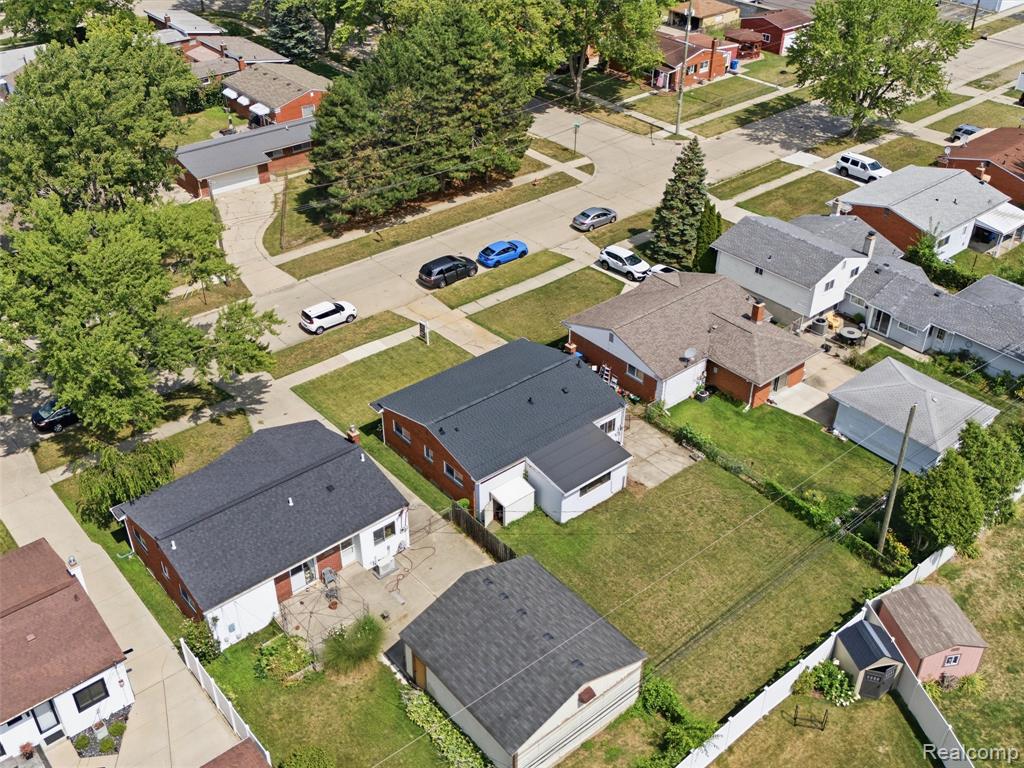 main property photo 34