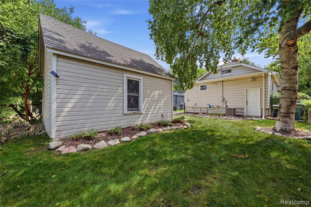 main property photo 27
