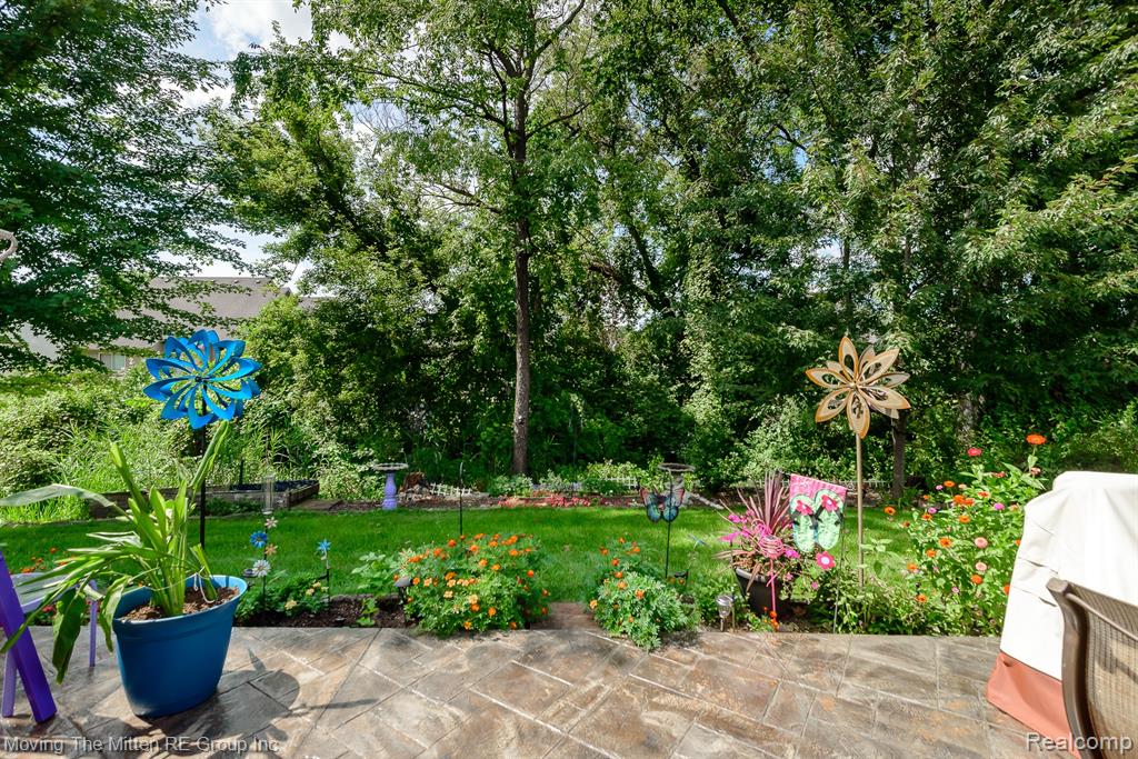 main property photo 40