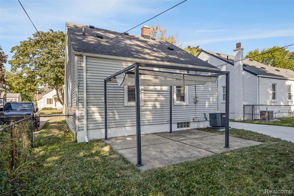main property photo 15