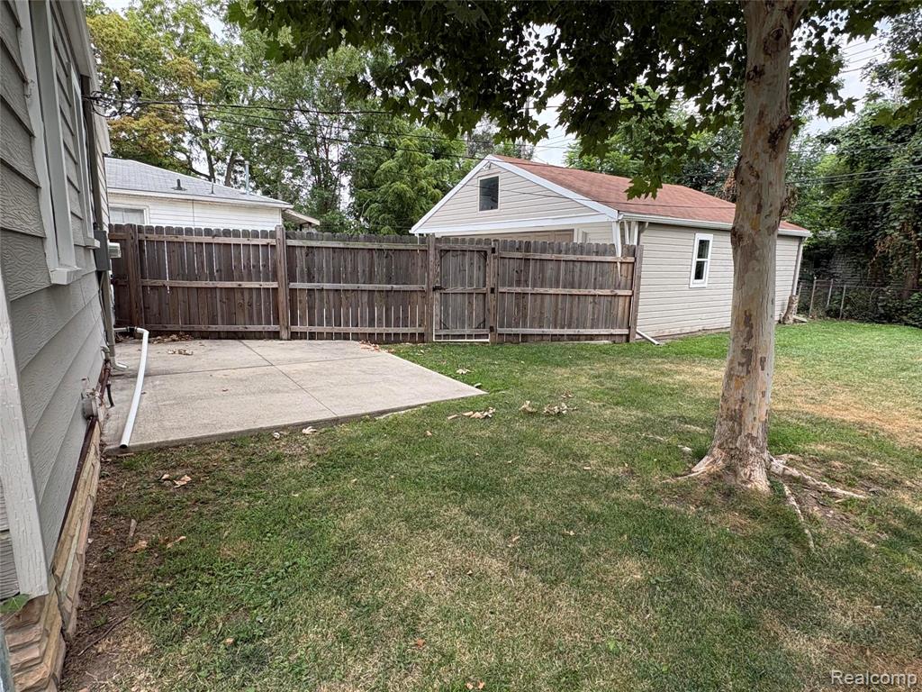 main property photo 16